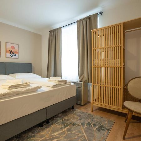 A 2-Bedroom Apartment With A King-Size Bed And A Balcony Is Located Just A 15-Minute Walk From Stephansplatz. Виена Екстериор снимка