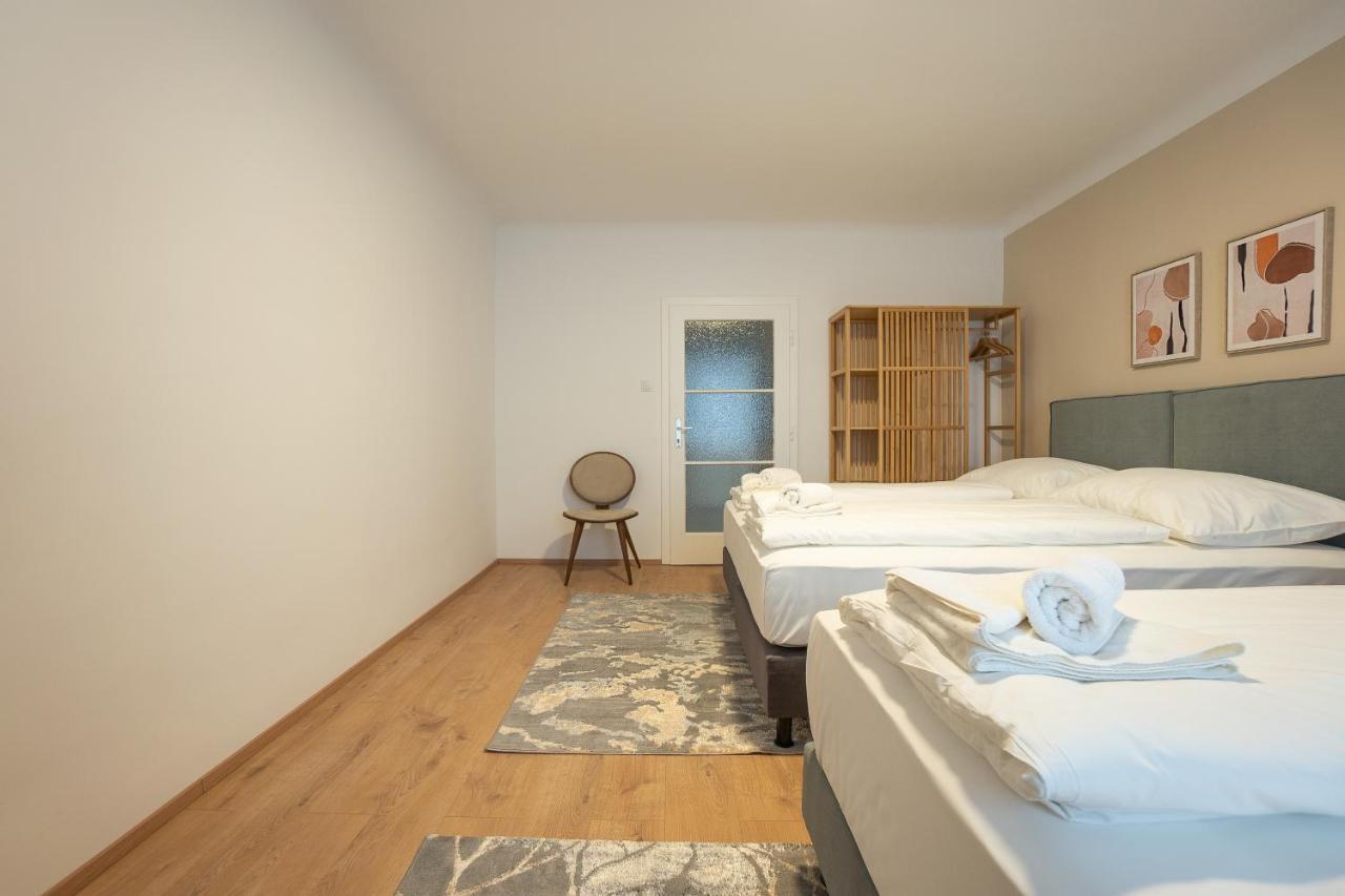 A 2-Bedroom Apartment With A King-Size Bed And A Balcony Is Located Just A 15-Minute Walk From Stephansplatz. Виена Екстериор снимка