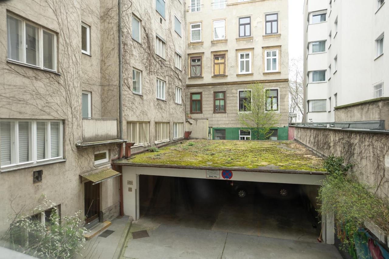 A 2-Bedroom Apartment With A King-Size Bed And A Balcony Is Located Just A 15-Minute Walk From Stephansplatz. Виена Екстериор снимка