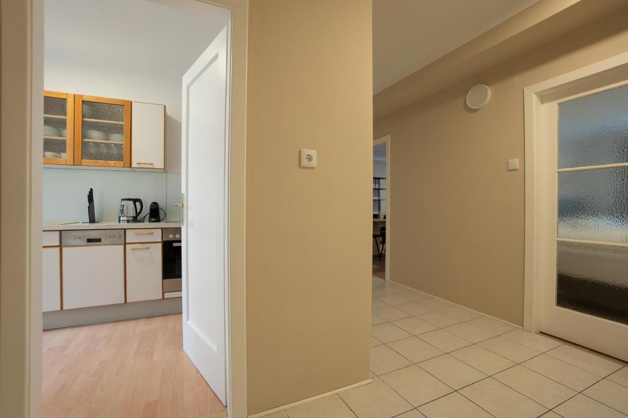 A 2-Bedroom Apartment With A King-Size Bed And A Balcony Is Located Just A 15-Minute Walk From Stephansplatz. Виена Екстериор снимка