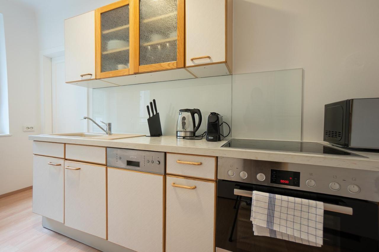 A 2-Bedroom Apartment With A King-Size Bed And A Balcony Is Located Just A 15-Minute Walk From Stephansplatz. Виена Екстериор снимка